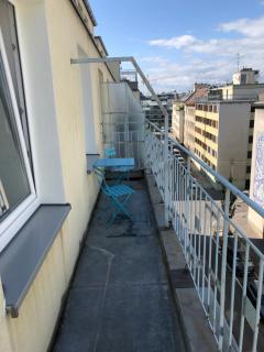 Peaceful & Connected by JR City Apartments - 4