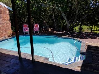 Protea Lodge and Cottage- NO LOADSHEDDING - Port Elizabeth - 8