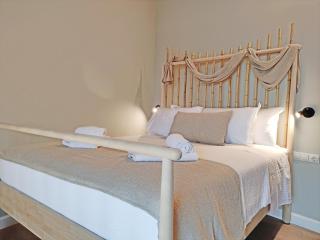 Sea & Cliff Luxury Suites - 4