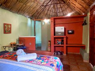 The Pickled Onion B&B and Restaurant Uxmal - Santa Elena - 3