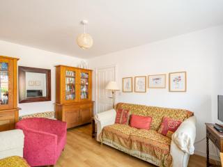 Cheerful 2-Bedroom house with Private parking - Pass the Keys - 4