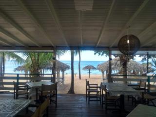 Jolie studio meublé avec petite vue mer - 8