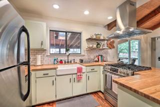 Hot Tub and Patio Pet-Friendly Cabin in Munds Park! - 5