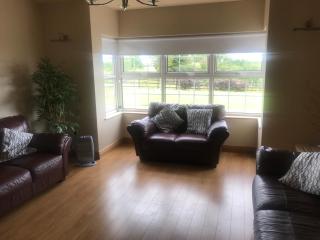 Dungannon 2 Bed Bungalow - Sleeps 5 - Pet Friendly - Dungannon - 5