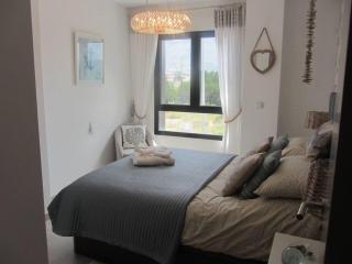 City Apt - Sleeps 4 Community Pool & Parking - 2