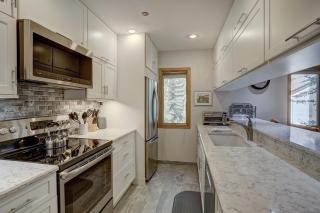 Newly Remodeled Spacious 1 Bedroom condo - 5