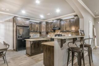 Cheerful 3 Bedroom Home, King Bed, 10 min from Palo Duro Canyon, Fireplace, Washer Dryer - Canyon - 1