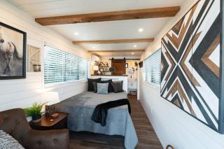 The Stable Tiny Container Home-12 min to Magnolia - Bellmead - 7