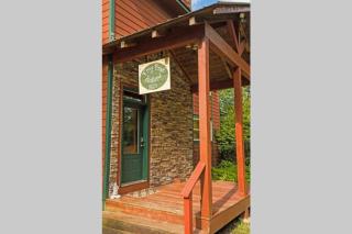 Frog Pond Hollow Lodge - 7