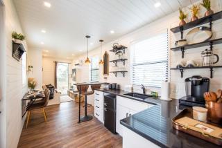 The Newtonian Tiny Container Home near Magnolia - Bellmead - 9