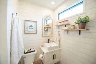 The Newtonian Tiny Container Home near Magnolia - Bellmead - 4