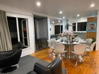 Ocean Front East End Beach House - New Plymouth - 6