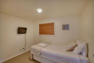 Quarterdeck Apartment - Binalong Bay - 4