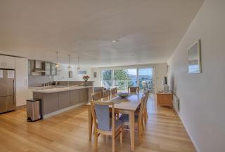 Quarterdeck Apartment - Binalong Bay - 2