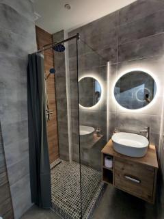 Wood Apartment - Odessa - 8