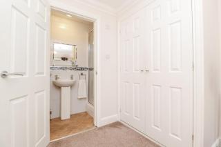 3 Queens Gardens Sea View Apartment - 3