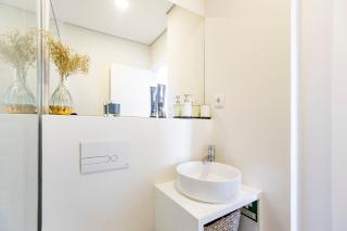 Elegant Studio w/ AC & Balcony by LovelyStay - Porto - 2
