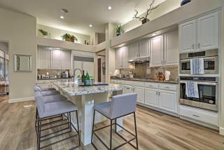 Near Golf Glendale Oasis with Pool and Hot Tub! - Phoenix - 3