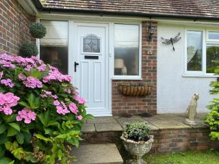 Entire home to rent - Beautifully presented detached chalet bungalow in Midhurst, West Sussex - 8