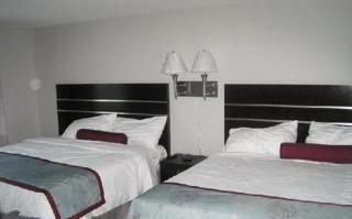Super 8 by Wyndham Saskatoon Near Downtown - 2