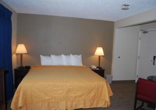 Clinton Inn & Suites - Port Clinton - 1
