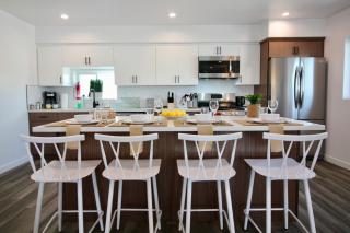 Los Angeles 3BR Villa Suites with Free Parking - 6