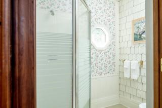 Engadine Inn and Cabins - Candler - 4