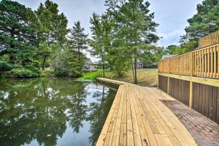 2-Tier Deck and Boat Parking Lake Hamilton Home - 9