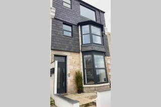 Central, stylish 3 bed apartment with sea views - Newquay - 5