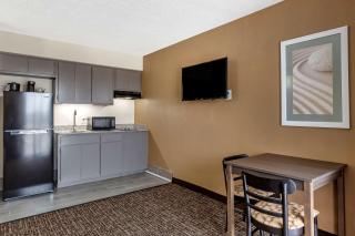 Quality Inn & Suites Spring Lake - Fayetteville near Fort Bragg - Spring Lake - 1