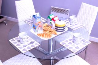 Allen Luxury Apartment - Coventry - 8