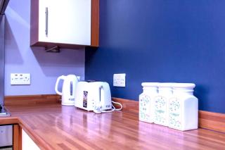 Allen Luxury Apartment - Coventry - 5