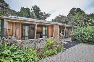 Kaka Retreat Motel, Stewart Island - Half-moon Bay - 3