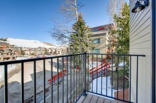 Ski-in Ski-out Studio Private Balcony & Fireplace condo - 4