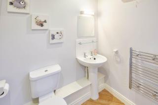 Host & Stay - Starboard Bow - Whitby - 4