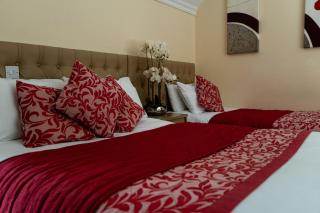 Brogans Bar & Hotel - Trim - 6