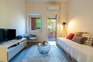 SNUG APARTMENT WITH PRIVATE COURTYARD M0270422677 - 4