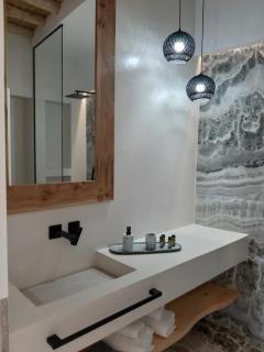 Sfakia Seaside luxury Suites - 2