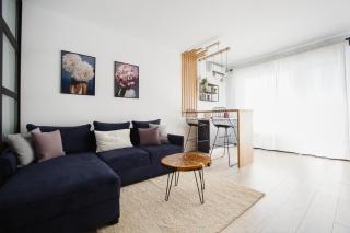 Monochrome Style Central Apartment - Oradea - 9
