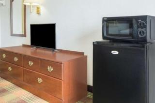 Super 8 by Wyndham Sweet Springs - 6