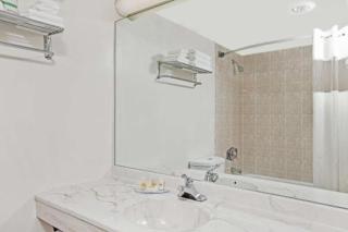 Best Western Rutgers University Hotel - East Brunswick - 3