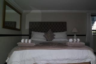Self-catering studio unit with private entrance in Waterkloofridge - 5
