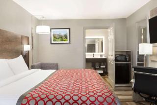 Days Inn & Suites by Wyndham Bowling Green - Bowling Green - 2