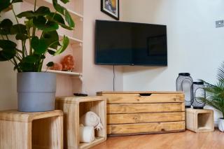 ✪ Luxury 2-bed City Apt Near Westfield- 7 Min Walk - 7