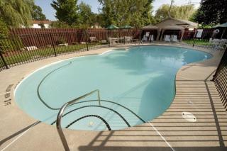 Best Western Parkway Inn & Conference Centre - 2