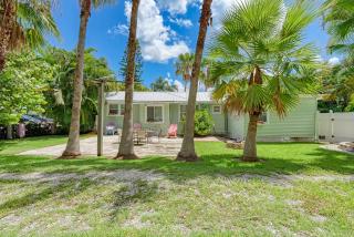 Cottage Haven-One Minute Walk To The Beach-Private Yards-Keyless Locks - Bradenton Beach - 7