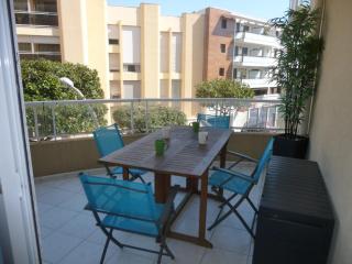 JOLI STUDIO AVEC TERRASSE PROCHE PLAGES - 0