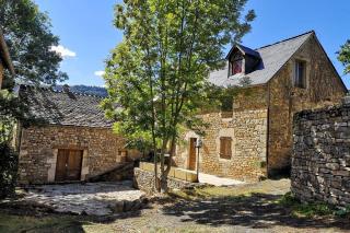 Maison traditionnelle en Lozère - Saint-Saturnin-de-Tartaronne - 2