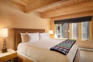 Cottonwoods Unit 1C, Downtown Condo with Upgraded Kitchen & Bathrooms - 2