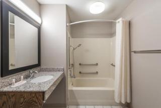 Super 8 by Wyndham Alexander City - Alexander City - 5